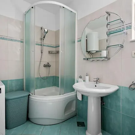 Lucija With Private Pool * Zrnovnica