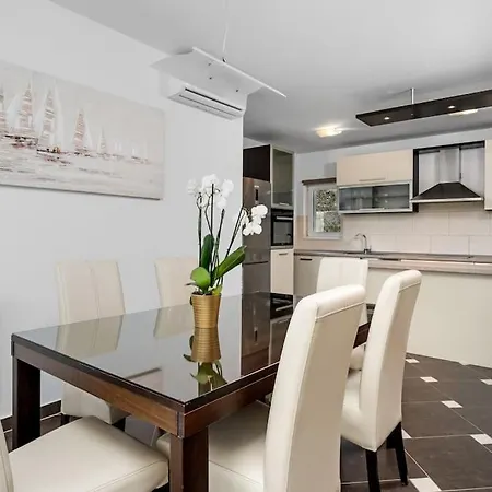 Apartment Lucija With Private Pool