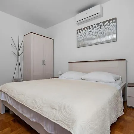 Apartment Lucija With Private Pool